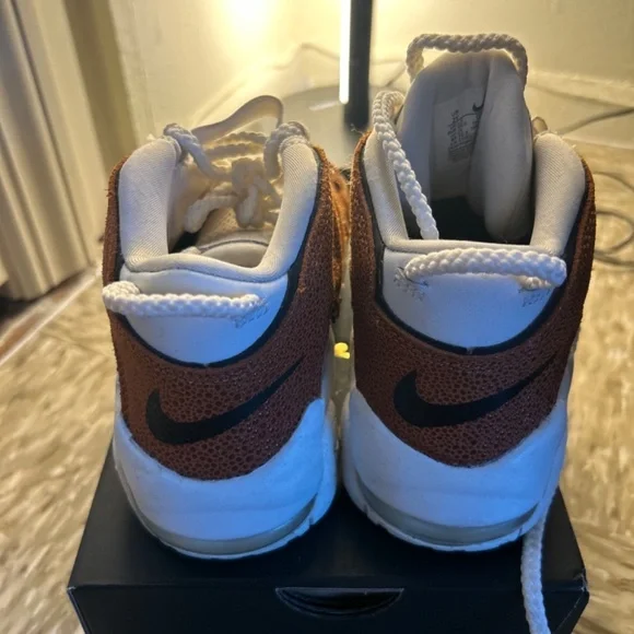 Size 2 Nike air sneakers - Picture 6 of 6